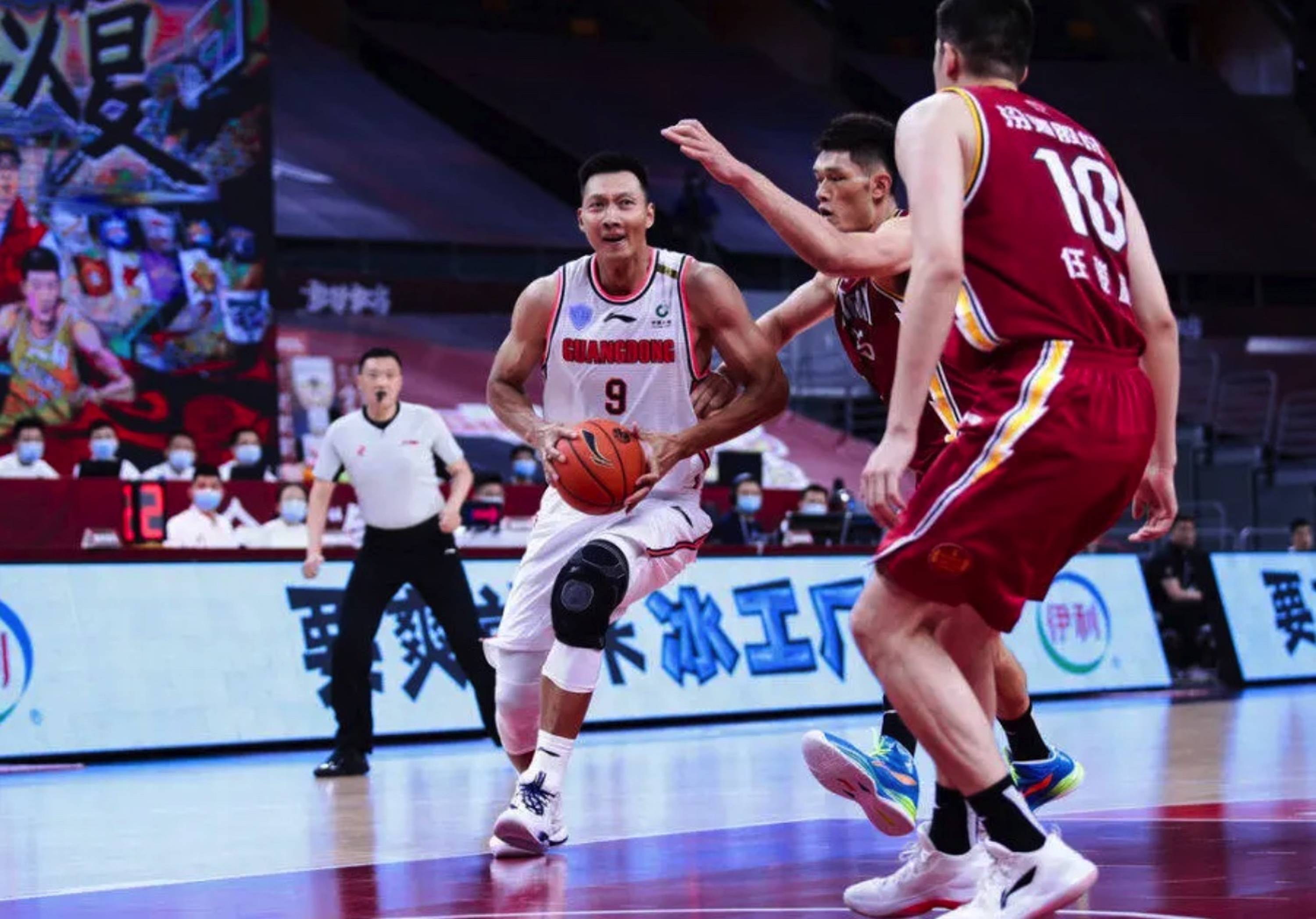 包含清晨CBA常规赛焦点战,瓦伦西亚调整名单,管理层满意,临场指挥获称赞的词条 包含清晨CBA常规赛焦点战,瓦伦西亚调整名单,管理层满意,临场指挥获称赞的词条